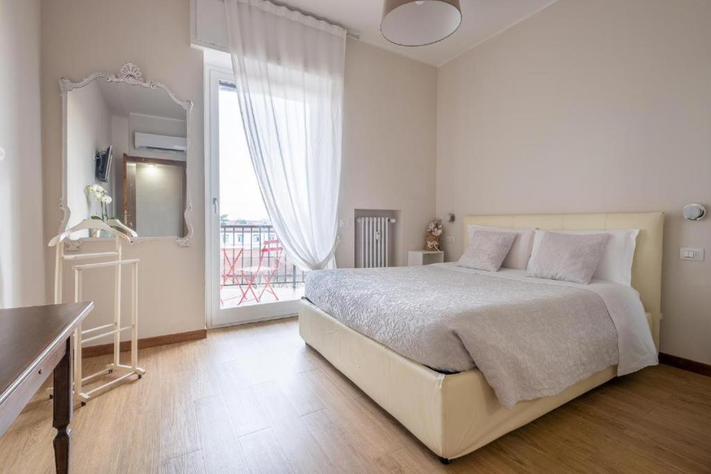 Cute And Cozy Apartment Train Station Bergamo Bagian luar foto